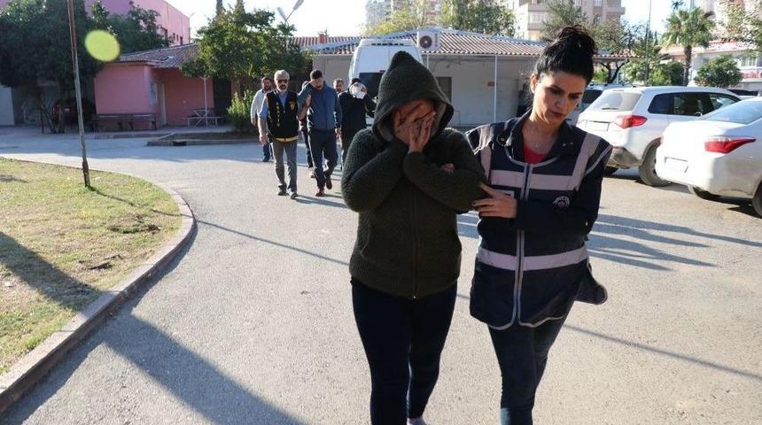 &Ccedil;ıplak Fotoğrafla Şantaj Yapan Karı-koca Yakalandı