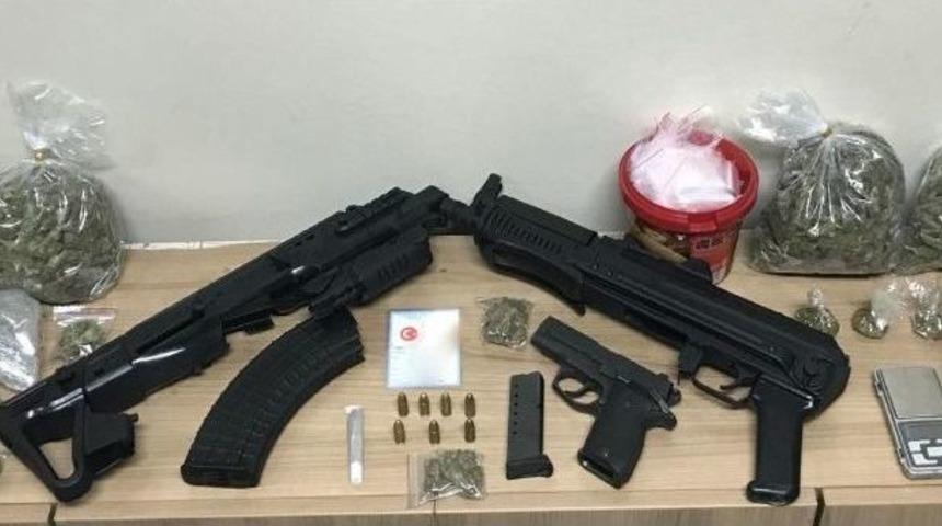 İstanbul&rsquo;da Uyuşturucu Tacirlerine Operasyon: 46 Tutuklu