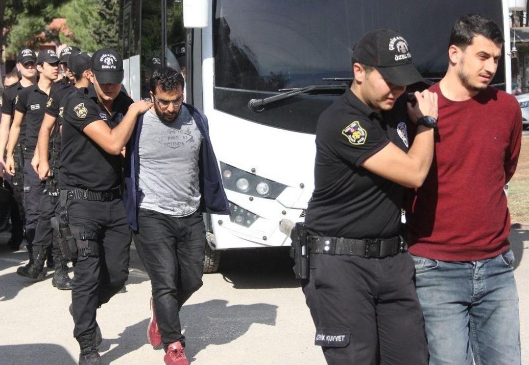 Deaş Operasyonunda G&ouml;zaltına Alınan 19 Kişi Adliyeye Sevk Edildi