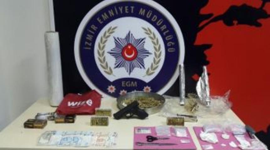 İzmir&rsquo;de Torbacılara Darbe: 25 G&ouml;zaltı