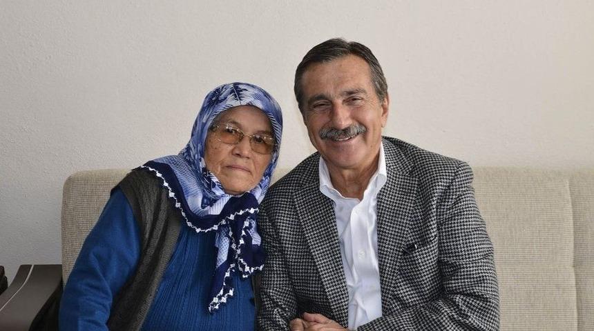 Başkan Ata&ccedil;&rsquo;ın Ev Ziyaretleri S&uuml;r&uuml;yor