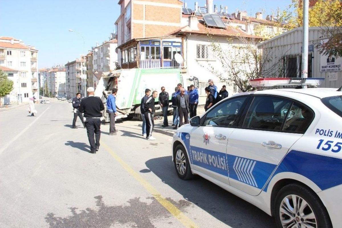 Bisikletle Kamyonun Altında Kalan &Ccedil;ocuk &Ouml;l&uuml;mden D&ouml;nd&uuml;