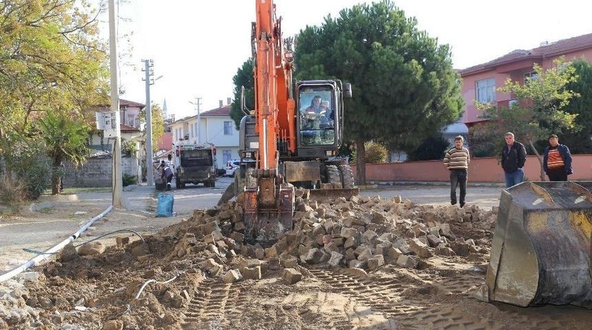 Yol Yapım &Ccedil;alışmaları Hacı Ahmet Mahallesinde Devam Ediyor