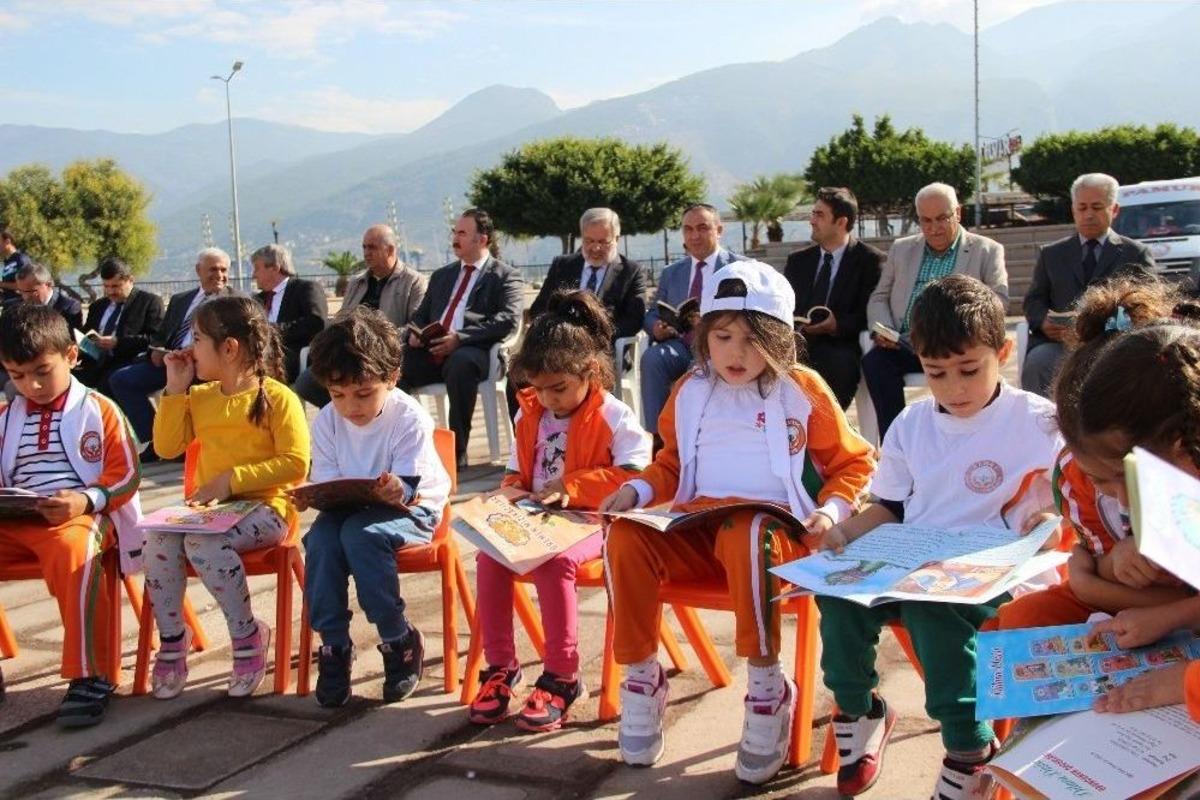 İskenderun&rsquo;da Okuma Şenliği D&uuml;zenlendi