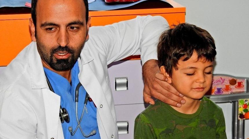 &Ccedil;eşme&rsquo;de Minikler İlk Yardımı &Ouml;ğrendiler