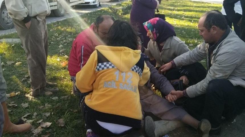 Kamyonet İle Otomobil &Ccedil;arpıştı: 4 Yaralı