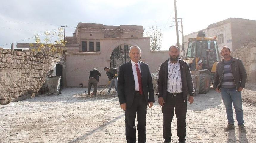 İncesu Belediye Başkanı Zekeriya Karayol Parke &Ccedil;alışmalarını Yerinde İnceledi