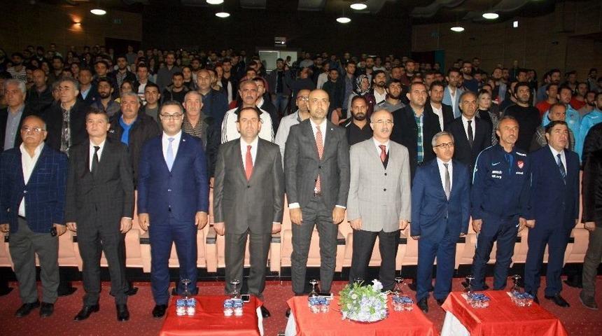 D&uuml;&rsquo;de &lsquo;&uuml;lkemizde Futbol Ve Futsalın Gelişimi&rsquo; Paneli