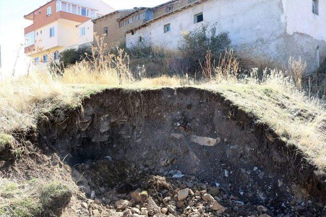 Elektrik Trafosu Yenileme Çalışması Sırasında Bin 600 Yıllık Lahit Bulundu