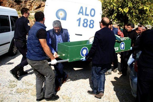 Silahlı Fotoğrafını Paylaştı, ’yolun Sonuna Geldik’ Yazıp İntihar Etti