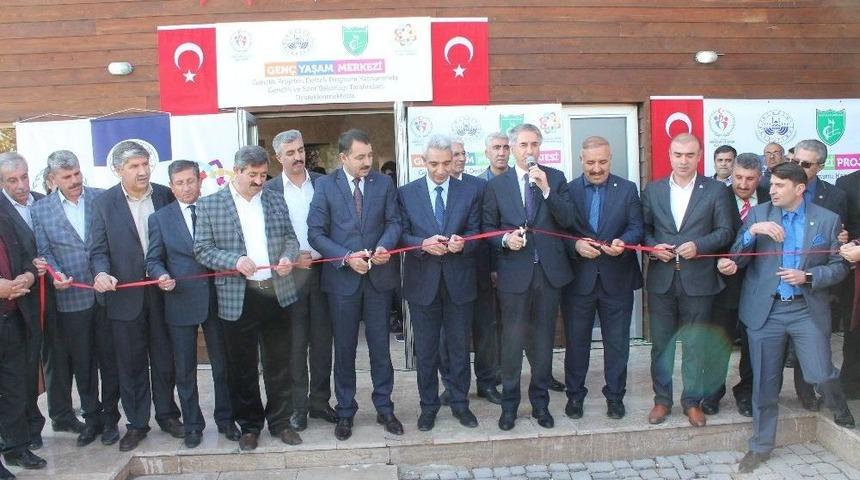 Elazığ&rsquo;da &lsquo;gen&ccedil; Yaşam Merkezi&rsquo; A&ccedil;ıldı