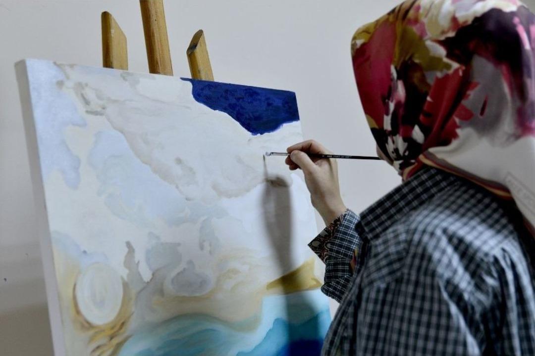 Hayaller Fır&ccedil;a İle Tuvale Yansıyor