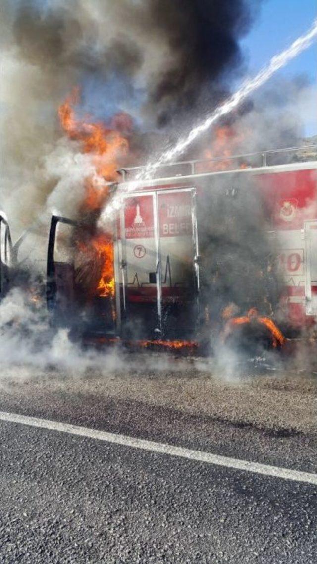 Seyir Halindeki Aks Ambulansı Alev Alev Yandı