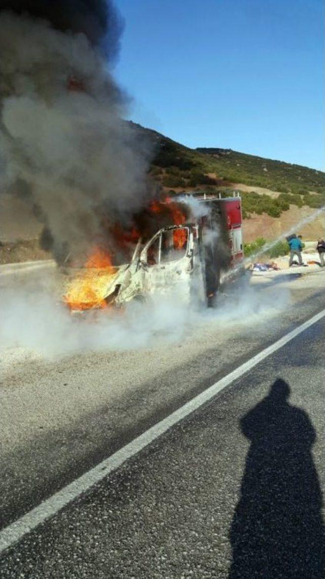 Seyir Halindeki Aks Ambulansı Alev Alev Yandı