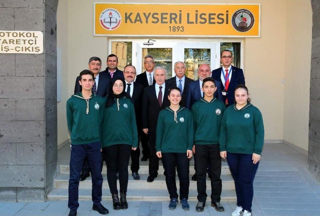 Vali Kam&ccedil;ı Kayseri Lisesi&rsquo;nde
