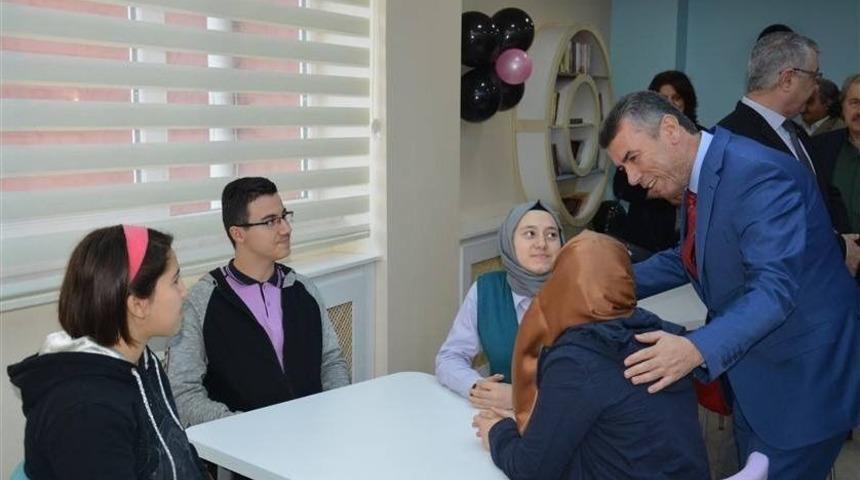 Edremit&rsquo;te Yeni Bir Z K&uuml;t&uuml;phane A&ccedil;ıldı