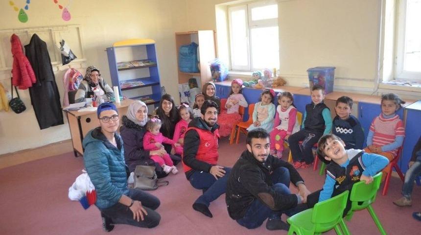 Gen&ccedil;lik Merkezi, K&ouml;y Okullarına Destek Olmaya Devam Ediyor