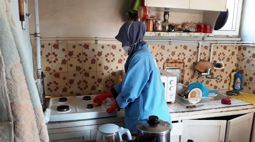 Karesi Belediyesi İhtiya&ccedil; Sahiplerinin Yanında