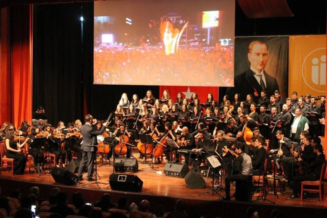 &Uuml;niversitede 15 Temmuz Şehitleri Konseri