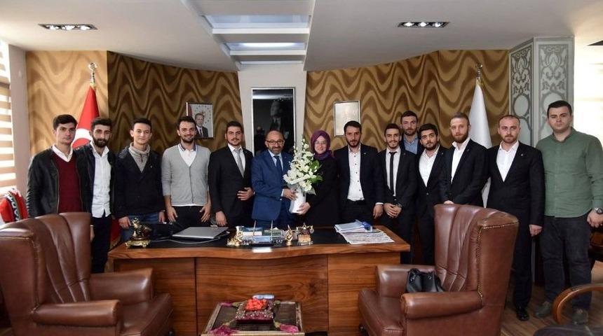 Başkan &Uuml;z&uuml;lmez, Kadın Ve Gen&ccedil;lik Kollarını Ağırladı