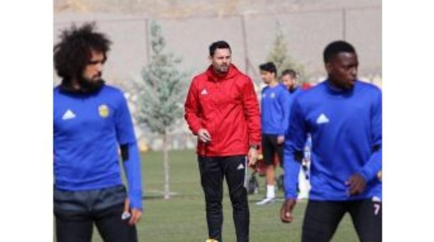 E. Yeni Malatyaspor&rsquo;da Erol Bulut&rsquo;tan Rehavet Uyarısı