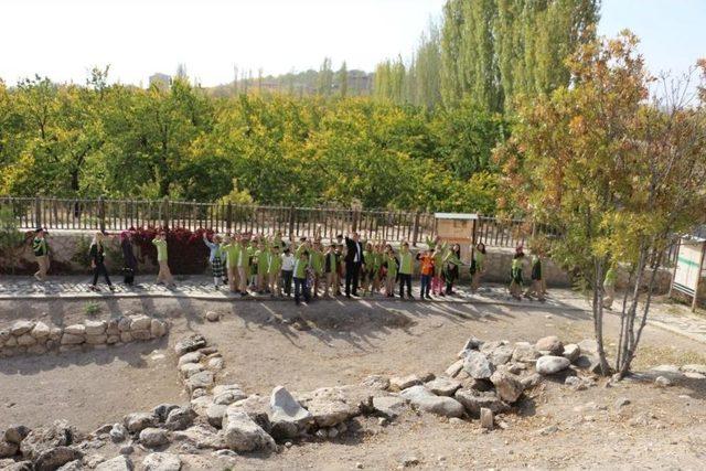 Öğrenciler Arslantepe Höyüğünü Gezdi