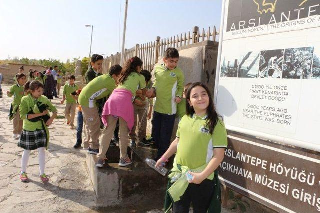 Öğrenciler Arslantepe Höyüğünü Gezdi