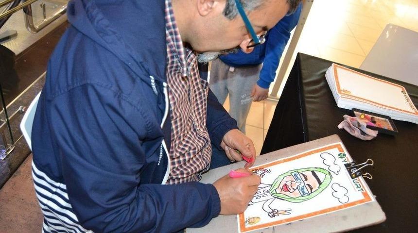 Karikat&uuml;rist Demirhindi&rsquo;yi Samsunlularla Buluşturacaklar