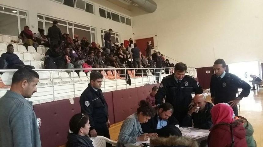 Antalya&rsquo;da 130 Ka&ccedil;ak G&ouml;&ccedil;men Yakalandı