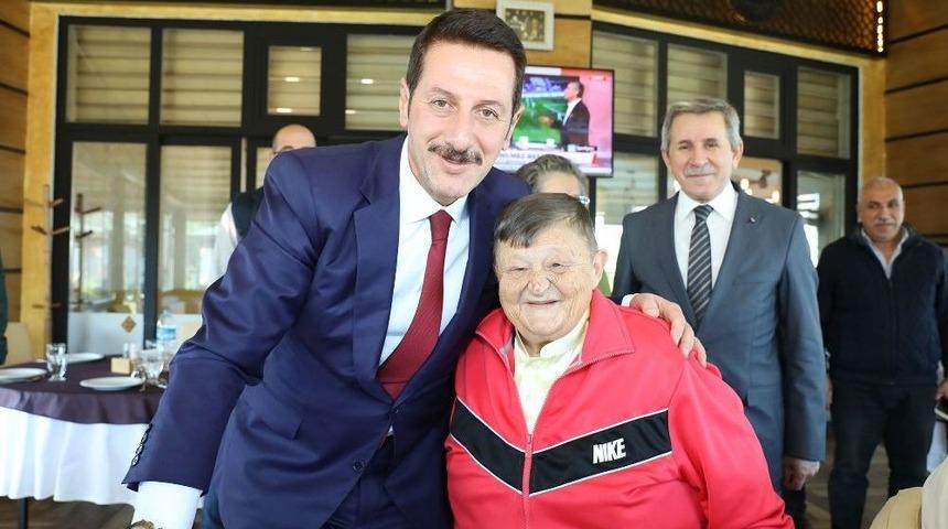 Tok&rsquo;tan Yaşlılara &Ouml;zel İlgi