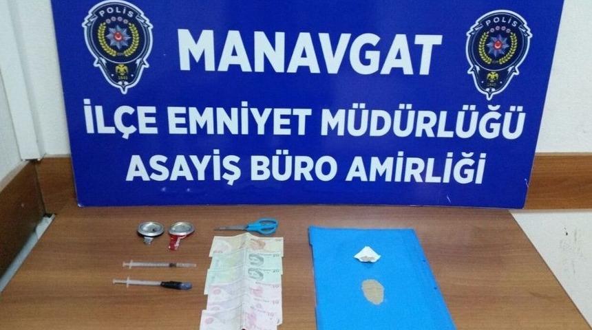 Uyuşturucu Madde Satarken Yakalandılar