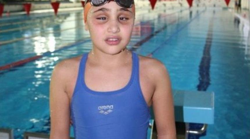 G&ouml;rme Engelli 9 Yaşındaki Cemre&rsquo;nin İnanılmaz Başarısı