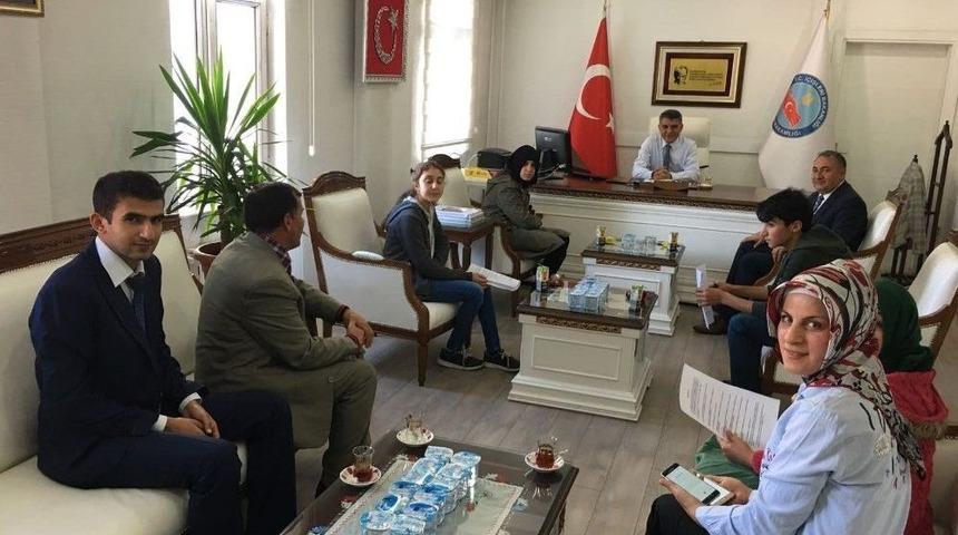 &Ouml;ğrenciler Kaymakam &Ouml;zkan&rsquo;la R&ouml;portaj Yaptı
