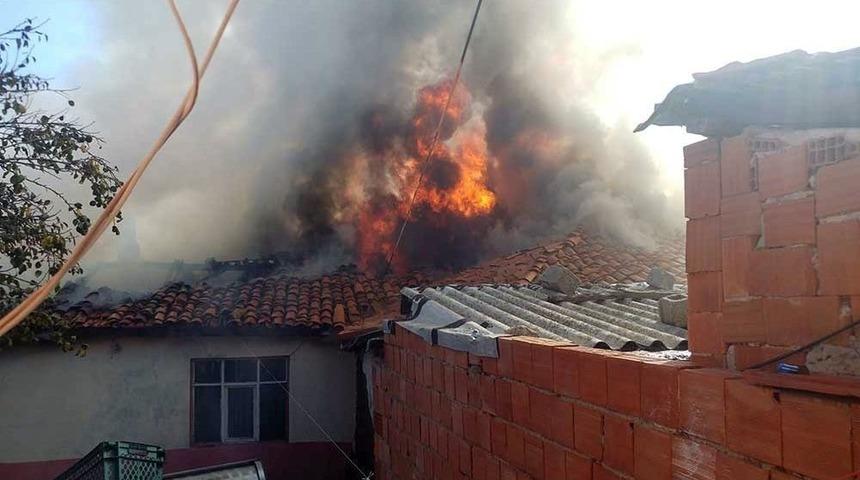 Tekirdağ&rsquo;da 4 Ev K&uuml;le D&ouml;nd&uuml;