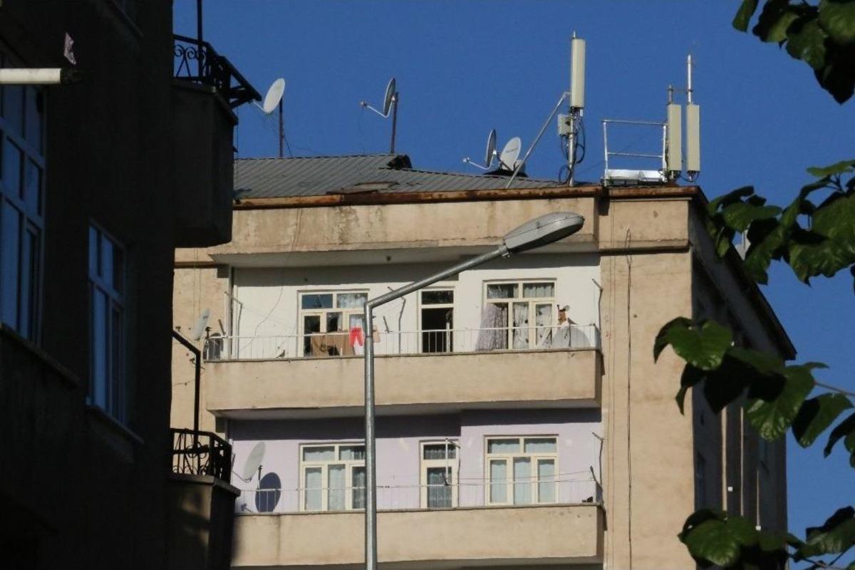 Diyarbakır&rsquo;da &Ccedil;atışmada: 1 Şehit, 9 Yaralı