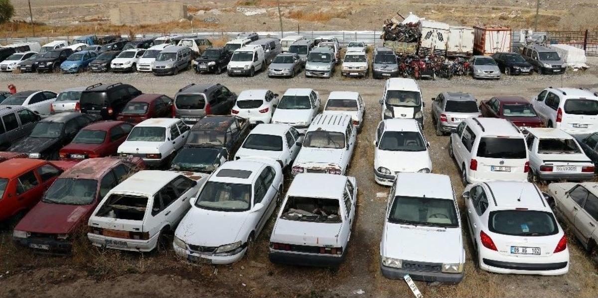 Yedieminlerde Milli Servetler &Ccedil;&uuml;r&uuml;yor