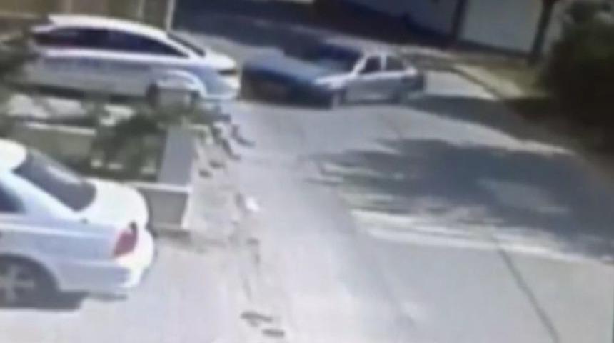 Ehliyetsiz S&uuml;r&uuml;c&uuml; Drift Yapmak İsterken Kaza Yaptı