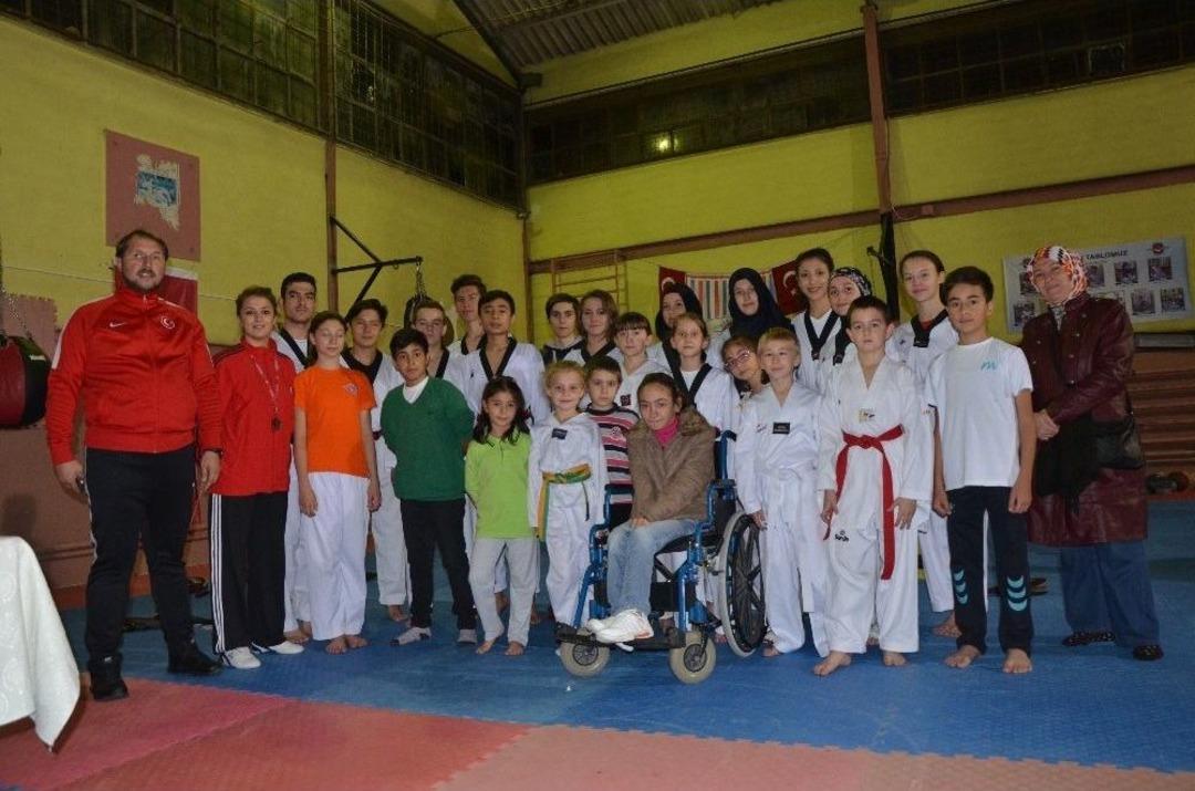 D&uuml;nya Şampiyonu Olup Madalyayı Cumhurbaşkanı Erdoğan&rsquo;a G&ouml;t&uuml;rmek İstiyorlar