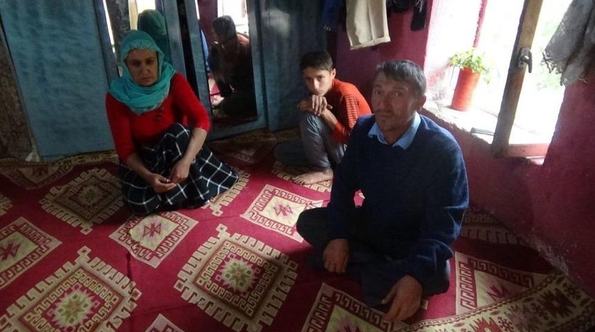 7 N&uuml;fuslu Aile Tek Odada Yaşam M&uuml;cadelesi Veriyor