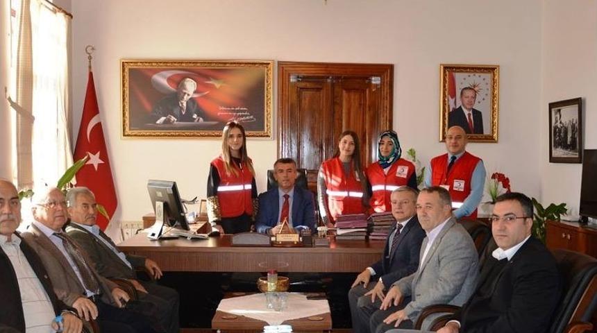 Kızılay Edremit Şubesi’nden Kaymakam Sırmalı’ya Ziyaret