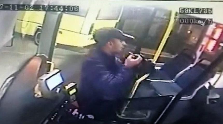 Halk Otob&uuml;s&uuml;nde Hırsızlık: Otob&uuml;s Şof&ouml;r&uuml;n&uuml;n &Ccedil;antası &Ccedil;alındı