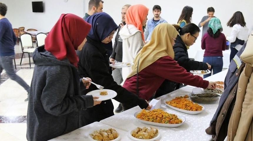 Sa&uuml;&rsquo;de Yabancı Uyruklu &Ouml;ğrencilere T&uuml;rk K&uuml;lt&uuml;r&uuml; Tanıtıldı