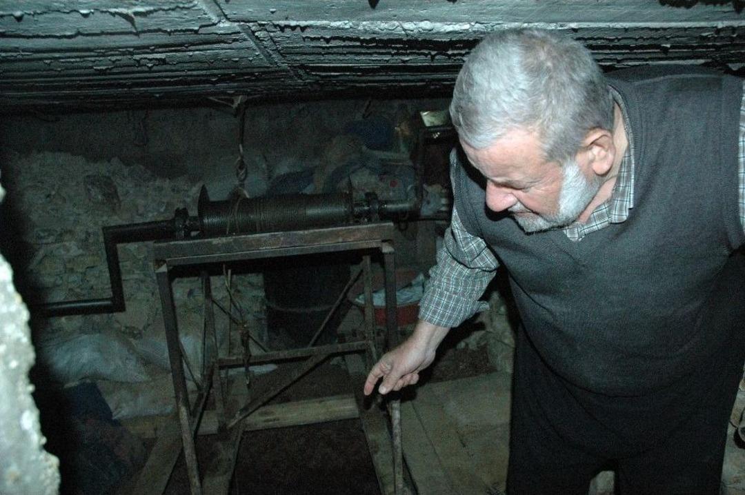 Define Bulmak İ&ccedil;in Evinin Altına 40 Metre T&uuml;nel Kazdı, Hayalleri Suya D&uuml;şt&uuml;