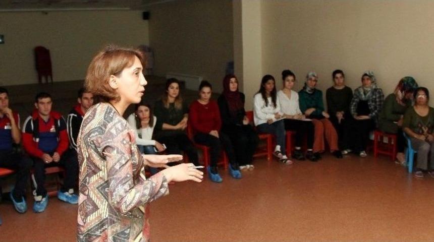 Kreş Ve Anaokulu &Ccedil;alışanlarına Hijyen Eğitimi