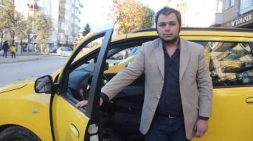 İstanbul&rsquo;a G&ouml;t&uuml;rd&uuml;ğ&uuml; Yolcusu Tarafından Taksisi &Ccedil;alındı