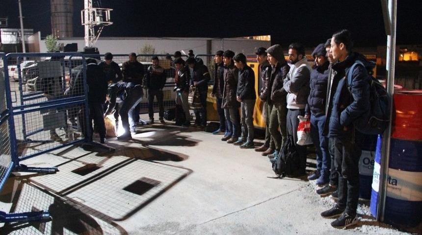 &Ccedil;ocuklarını Montuyla Sararak Isıtmaya &Ccedil;alıştı