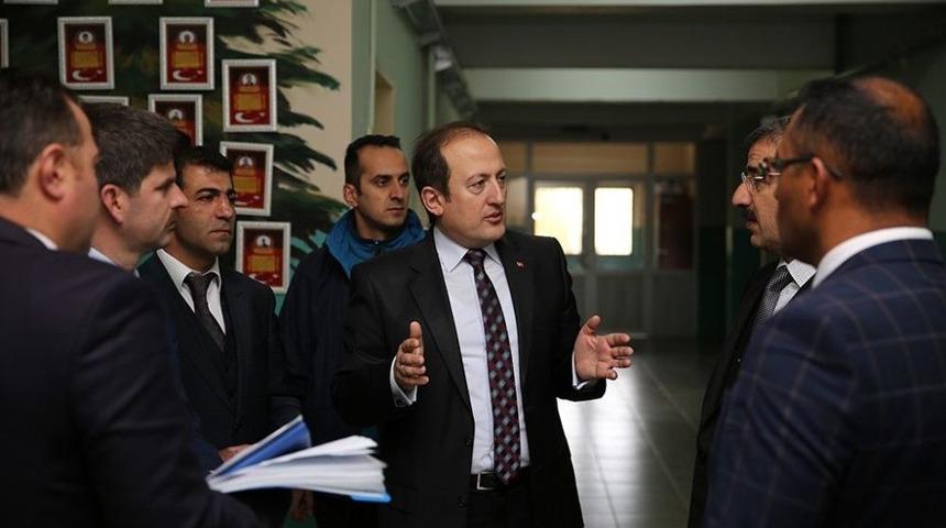 Vali Pehlivan, "g&uuml;venli Okul Projesi" Kapsamındaki Okullarda İncelemelerde Bulundu