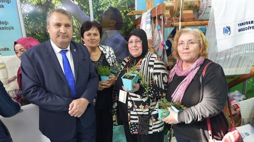 Yunusemre&rsquo;nin Standına Yoğun İlgi