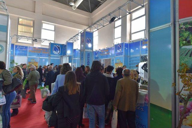 Yunusemre&rsquo;nin Standına Yoğun İlgi 2