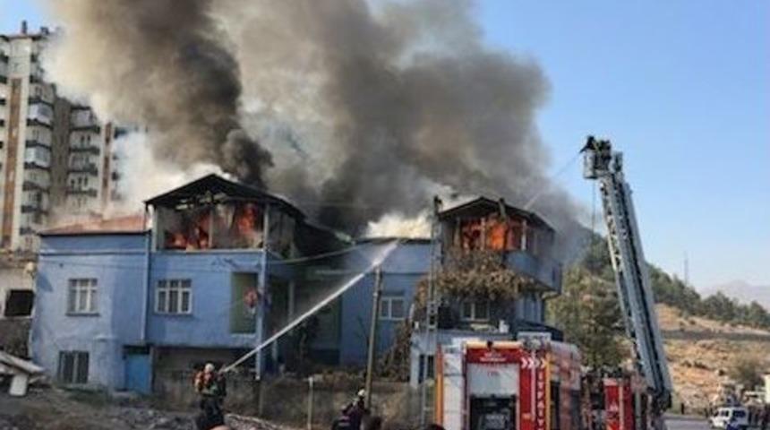 Karacaoğlu Mahallesi&rsquo;nde Korkutan Yangın